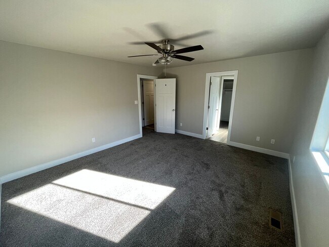 Building Photo - Cedar Townhome