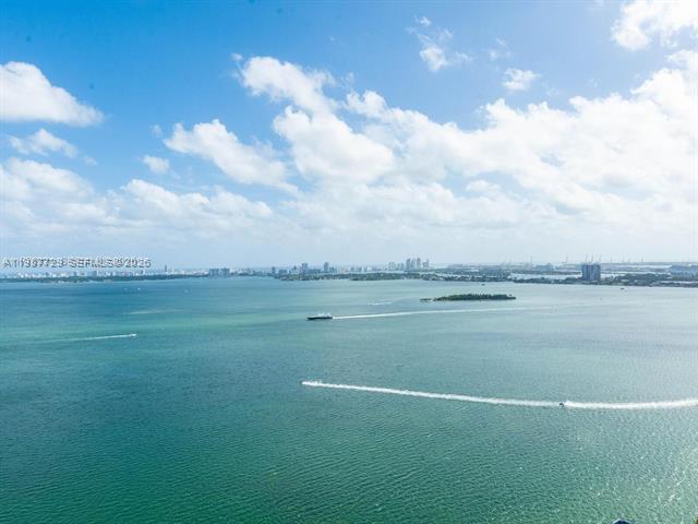 Foto del edificio - 650 NE 32nd St