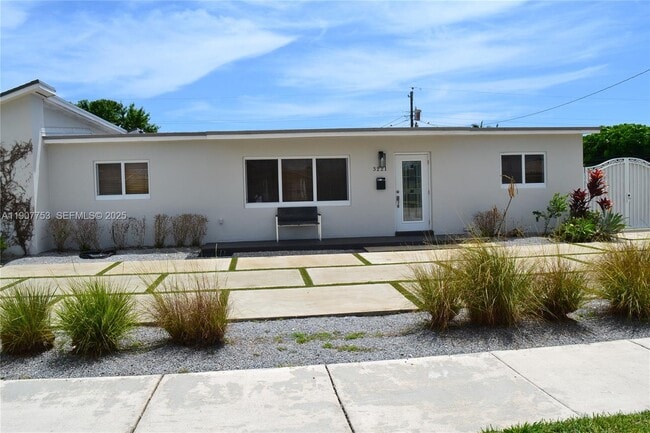 Foto del edificio - 3221 SW 93rd Pl