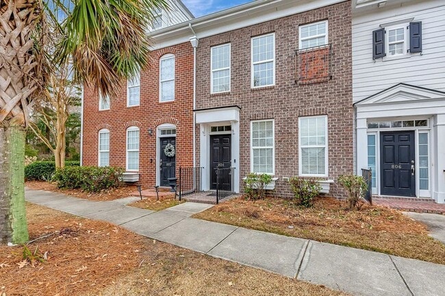 Photo - 804 Rue Dr Townhome