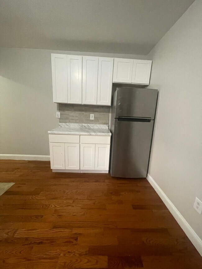 Unit 28 - 169 Manhattan Ave