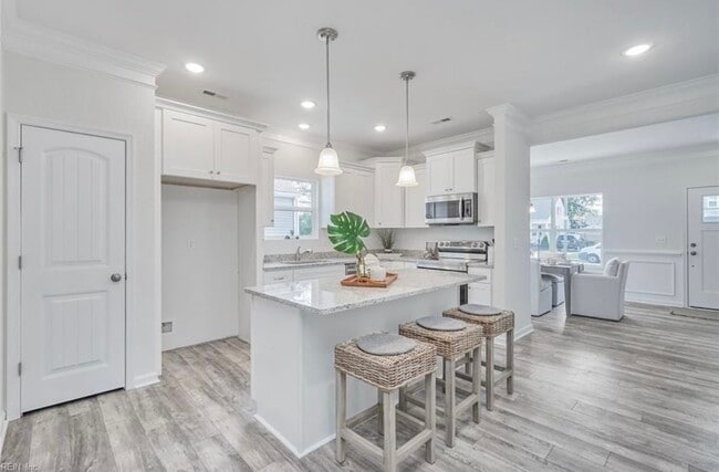 Building Photo - 1540 Beekman St