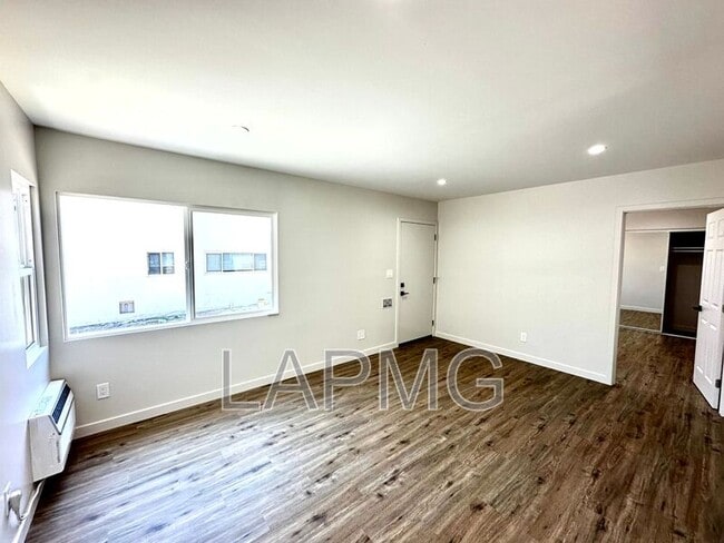 Building Photo - 2304 N Frederic St