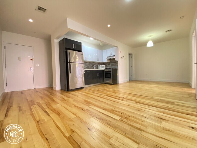 Foto del edificio - 69 Malcolm X Blvd