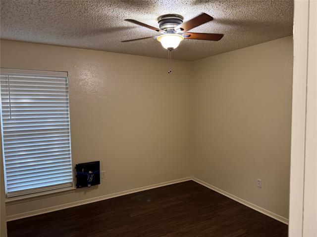 Building Photo - 901 Bluebird Dr