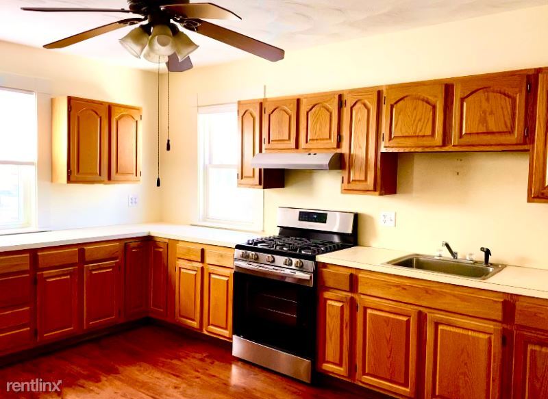 Foto principal - 2 br, 1 bath Condo - 219 Lowell St 1a Unit 1a