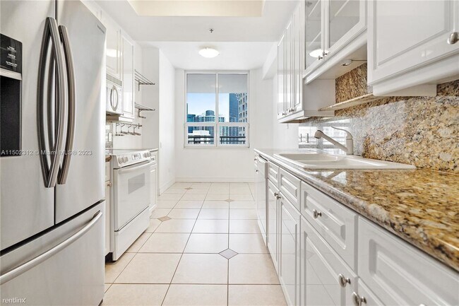 Foto del edificio - 2 br, 2.5 bath Condo - 808 Brickell Key Dr...