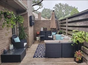 Building Photo - 13925 Hollowgreen Dr