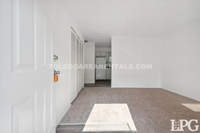 Foto del edificio - 2651 Consaul St