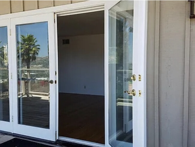 Entrance to 1 bd 1ba - 33562 Valle Rd