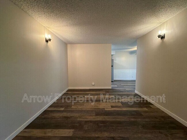 Building Photo - 3405 Holdrege St