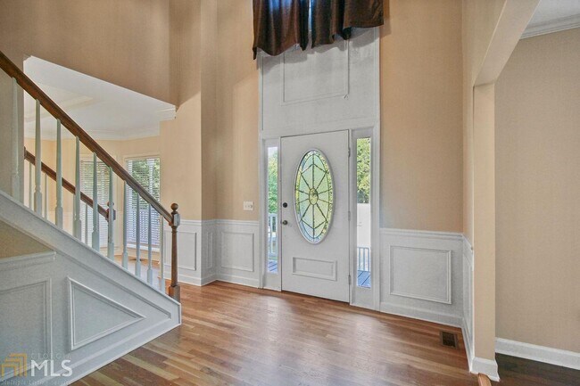 Building Photo - 800 Satinwood Pl
