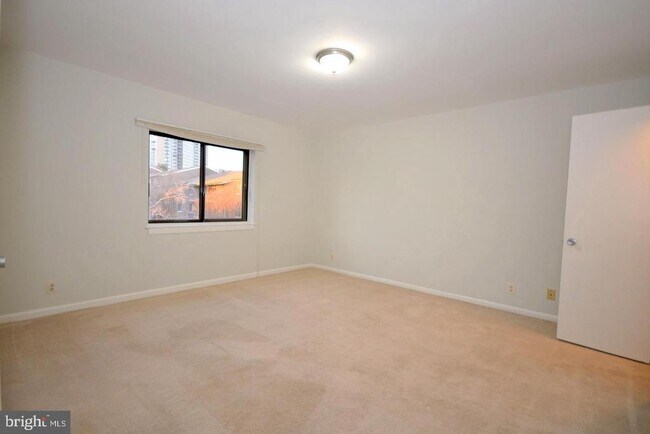Foto del edificio - 6260 Edsall Rd