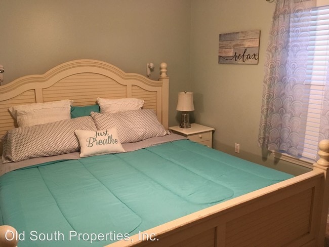 Building Photo - 13500 Sandy Key Dr