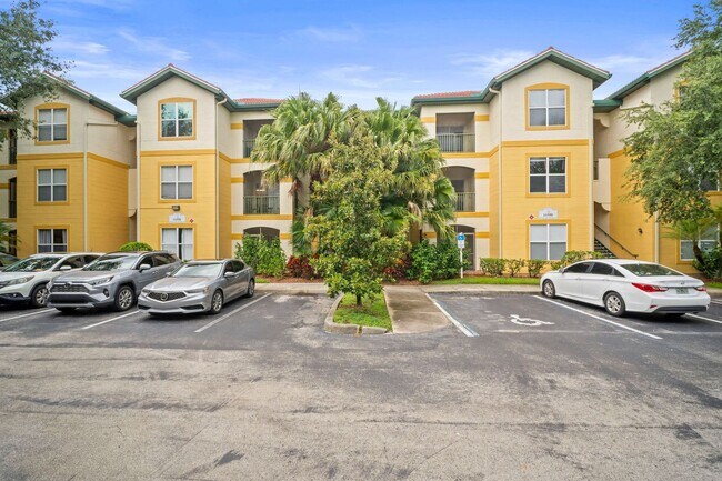 Foto del edificio - Stunning 2-bedroom, 2-bathroom, Gated comm...