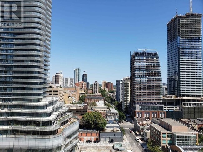 Building Photo - 909 Bay St.