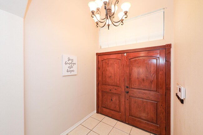 Building Photo - 402 Cayman Ct