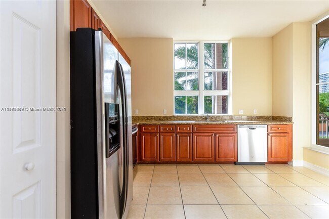 Foto del edificio - 3001 NE 185th St