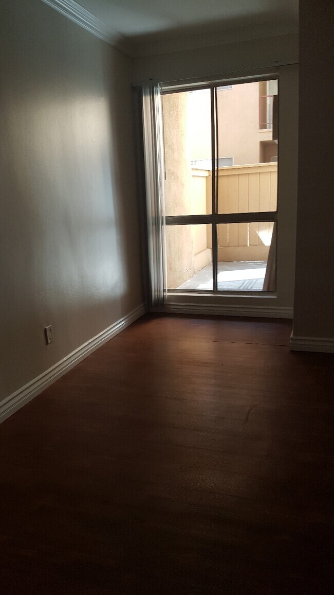 Foto del edificio - 1330 N Orange Dr
