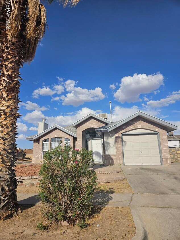 Primary Photo - 1738 Dean Jones Dr