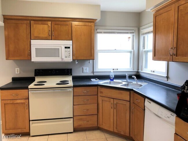 Building Photo - 3 br, 1.5 bath House - 3311 Fontenelle Blvd