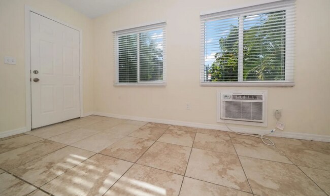 Foto del edificio - 533 Yelvington Ave