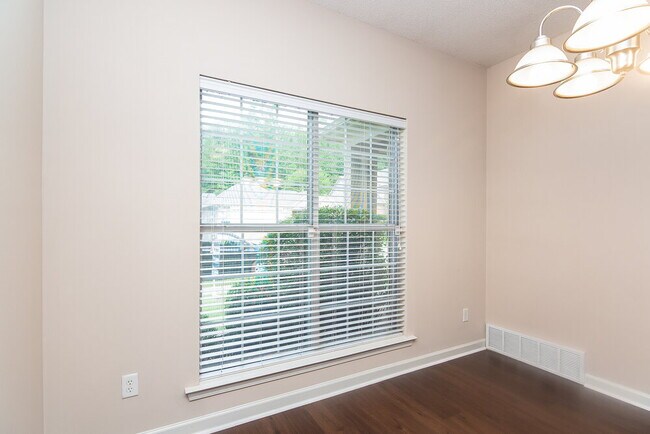 Foto del edificio - 1506 Lawson Dr