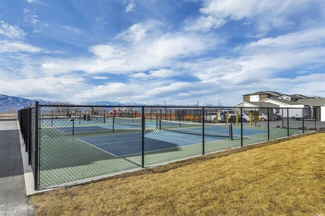 Foto del edificio - 3 br, 2 bath Condo - 713 N 380 W