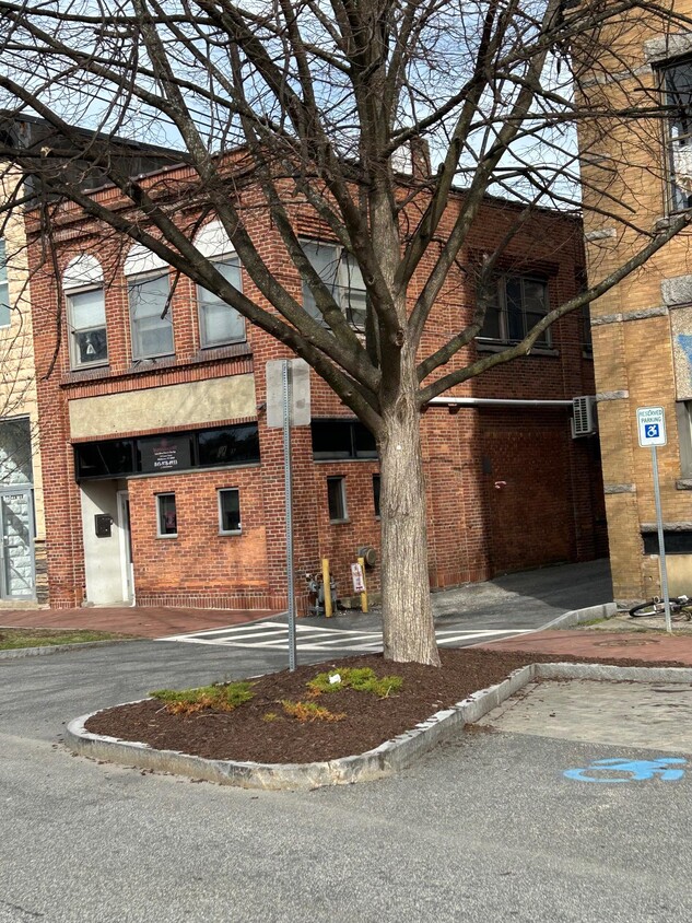Primary Photo - 11 Center St