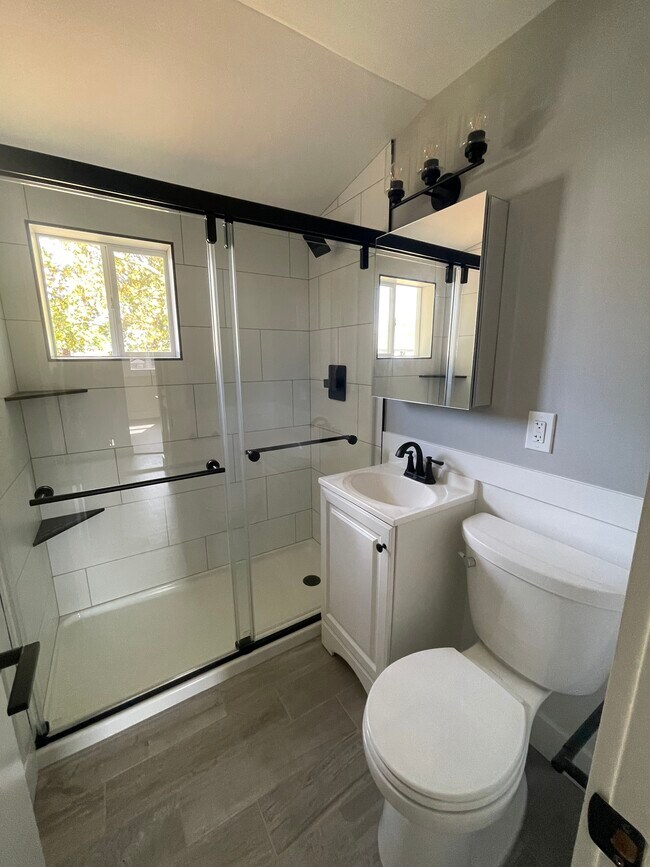 Bathroom - 45 Fenwick St
