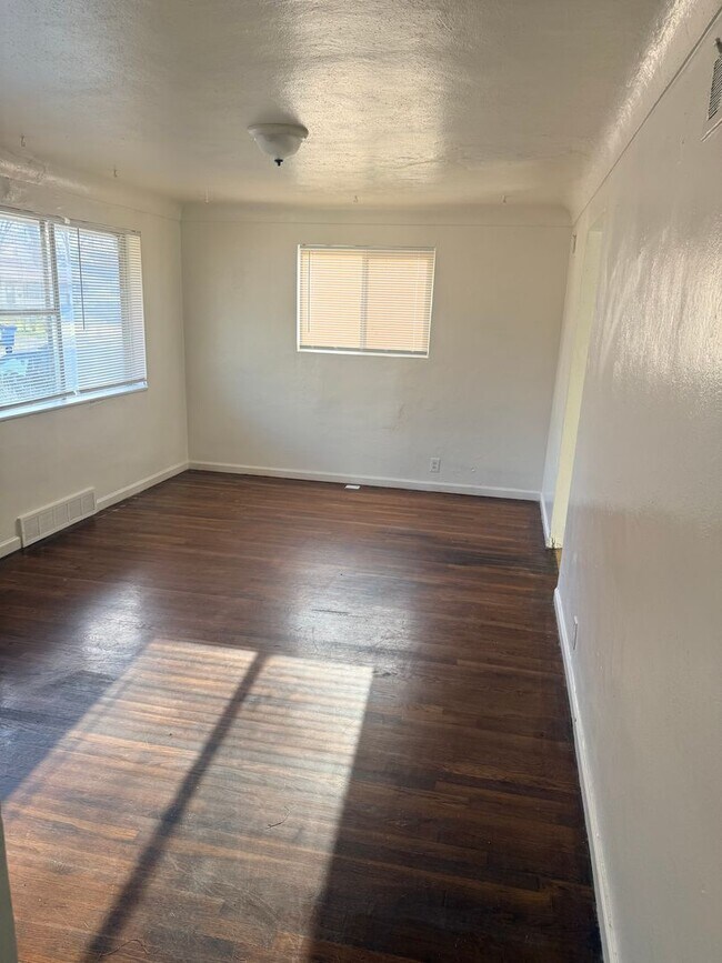 Building Photo - Charming 3 Bedroom 1 Bath Home for Rent Ready 1,300.00 Great Location