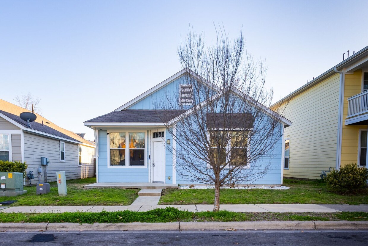 Primary Photo - 3 bed 2 bathroom