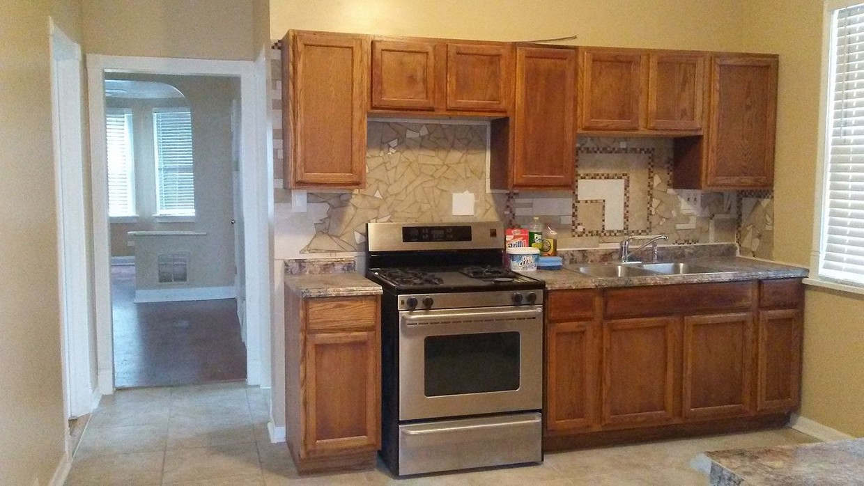 Foto principal - 2201 N Leclaire Ave