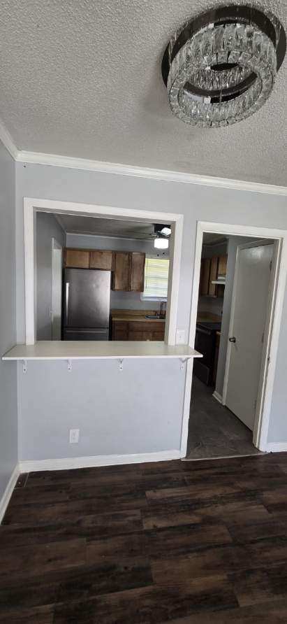 Building Photo - 2235 Poinsettia Cir