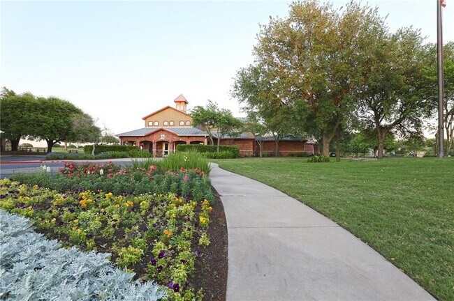 Foto del edificio - 4202 Fairmeadow Dr
