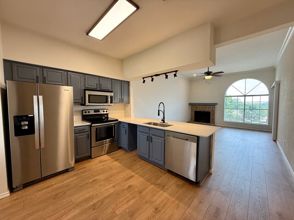Foto principal - 217 Henry Chandler Dr