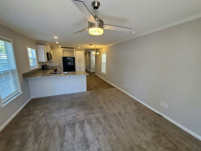Foto del edificio - 6421 Brandywine Dr N
