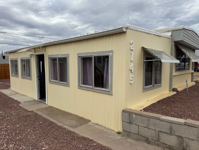 Foto del edificio - 1 BR 1Ba with enclosed Porch/Patio, fenced yard, RV Parking