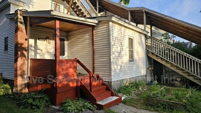 Building Photo - 205 N Willard St