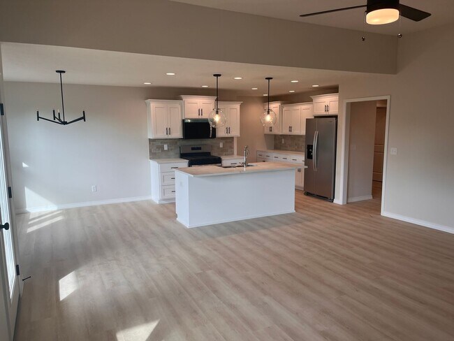 Foto del edificio - Beautiful, brand-new, 3-bedroom, 2-bath home in Nixa with a 3-car garage.