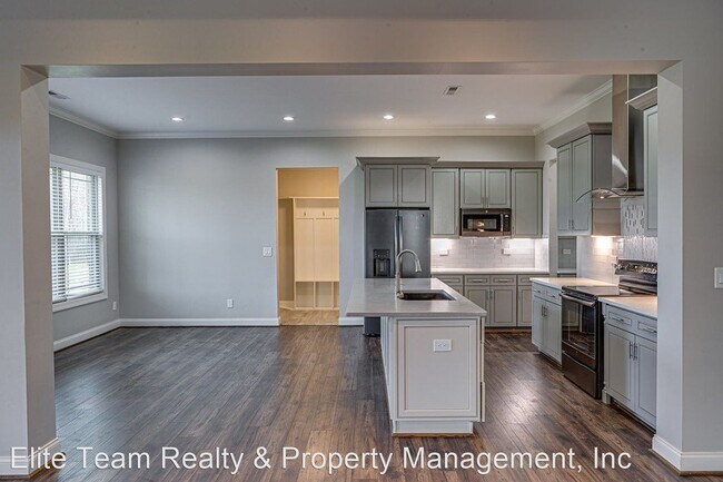 Foto del edificio - 5 br, 4.5 bath House - 4820 Beulah Church ...