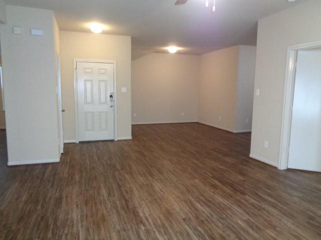 Foto del edificio - 8017 Silver Oak Dr