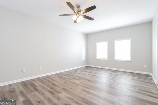 Building Photo - 5330 Mercedes Dr