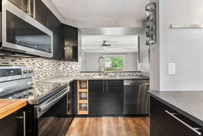 Foto del edificio - Welcome to this stunning 2-bedroom, 1-bathroom home located in the desirable Indianapolis, IN.