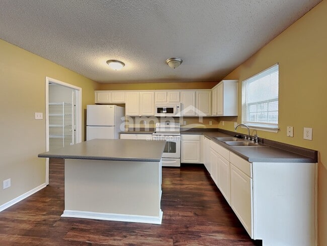 Foto del edificio - 14421 Refreshing Garden Ln