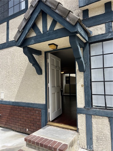 Building Photo - 711 W Duarte Rd