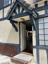 Building Photo - 711 W Duarte Rd