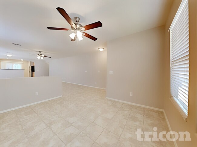 Foto del edificio - 15456 W Desert Mirage Dr