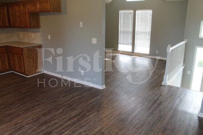 Foto del edificio - 1700 Briarwood Ln