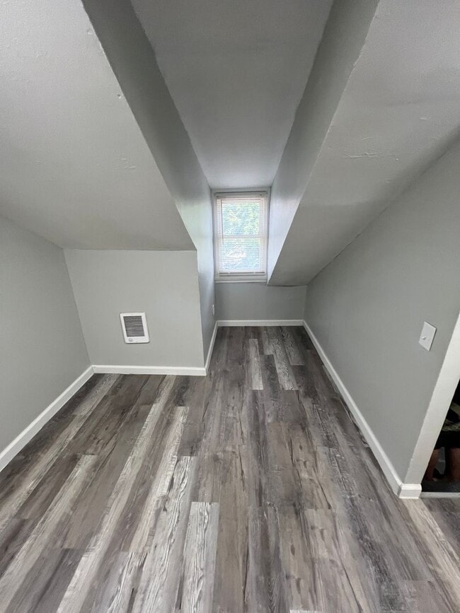 Building Photo - Single Family Home